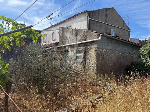 Venda judicial de quinhão hereditário – casa e terrenos em chãos, ferreira do zêzere