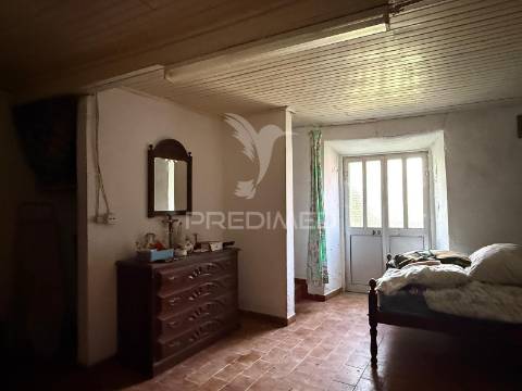 Venda judicial de quinhão hereditário – casa e terrenos em chãos, ferreira do zêzere