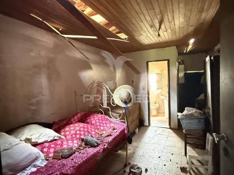 Venda judicial de quinhão hereditário – casa e terrenos em chãos, ferreira do zêzere