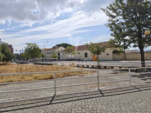 T1 com parqueamento no monte caparica