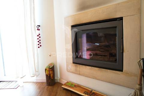Moradia geminada t3 com jardim, garagem/atelier e painéis solares