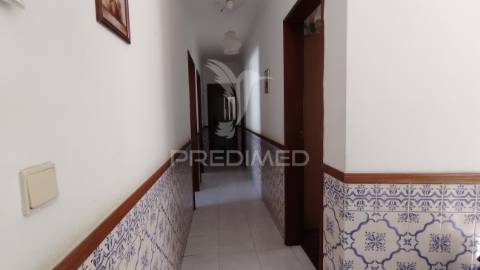 T2 rés de chão com 80m2 - moita