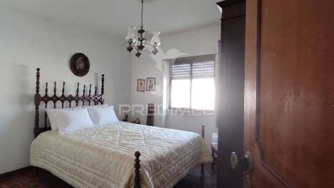 T2 rés de chão com 80m2 - moita