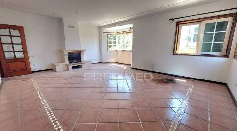 Apartamento t3 com garagem fechada em são bernardo, aveiro