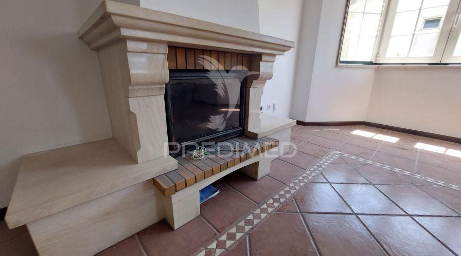 Apartamento t3 com garagem fechada em são bernardo, aveiro