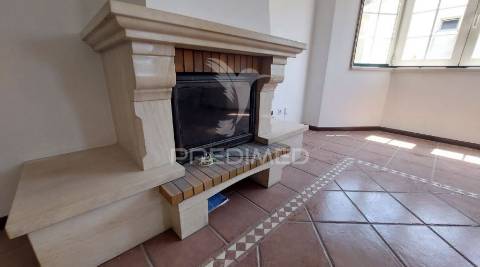 Apartamento t3 com garagem fechada em são bernardo, aveiro