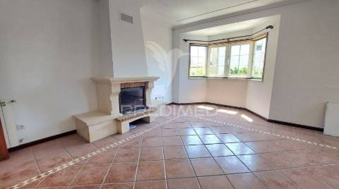 Apartamento t3 com garagem fechada em são bernardo, aveiro