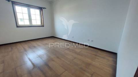 Apartamento t3 com garagem fechada em são bernardo, aveiro