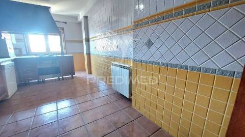 Apartamento t3 com garagem fechada em são bernardo, aveiro