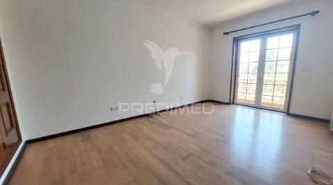 Apartamento t3 com garagem fechada em são bernardo, aveiro
