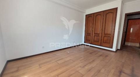 Apartamento t3 com garagem fechada em são bernardo, aveiro