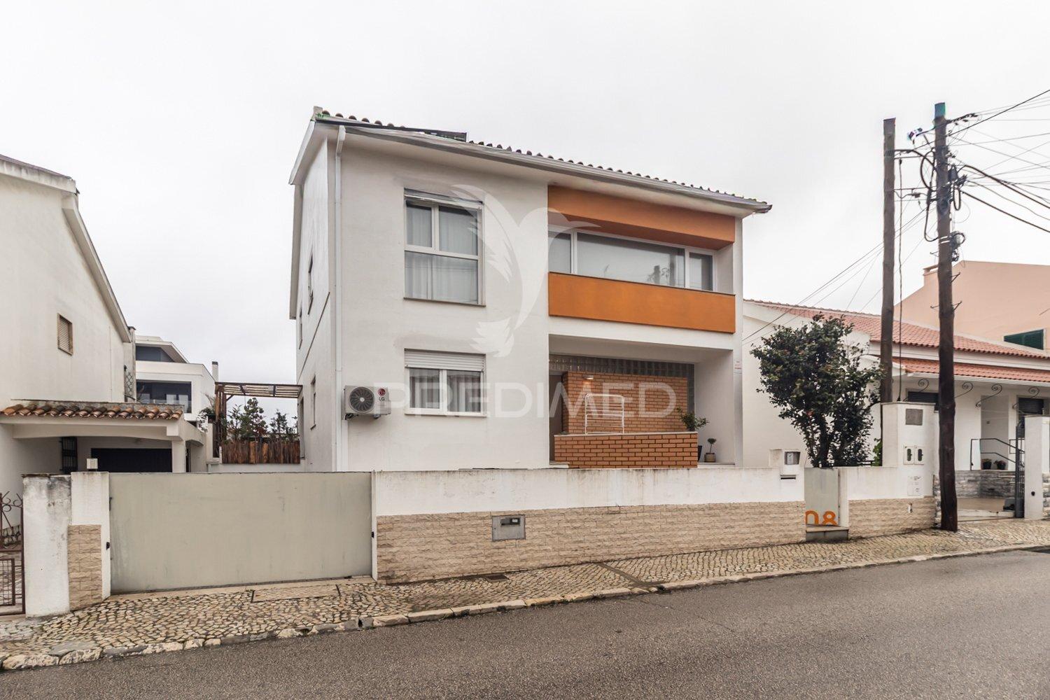 Moradia remodelada t4 com garagem