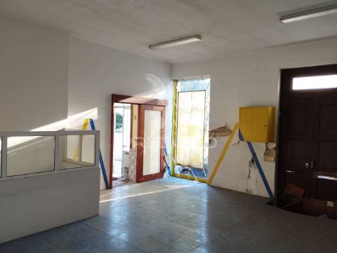 Moradia secular no coração de gondomar