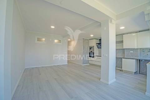 Apartamento t2 totalmente remodelado em oeiras