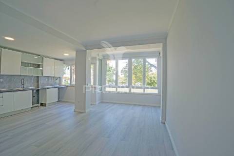 Apartamento t2 totalmente remodelado em oeiras