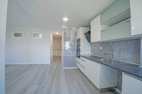 Apartamento t2 totalmente remodelado em oeiras