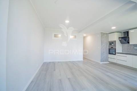 Apartamento t2 totalmente remodelado em oeiras
