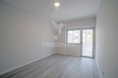 Apartamento t2 totalmente remodelado em oeiras