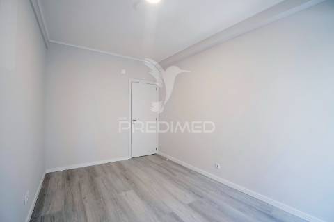 Apartamento t2 totalmente remodelado em oeiras