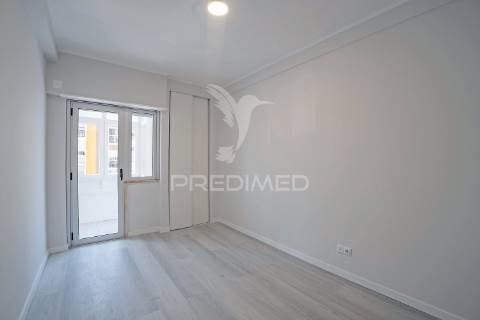 Apartamento t2 totalmente remodelado em oeiras