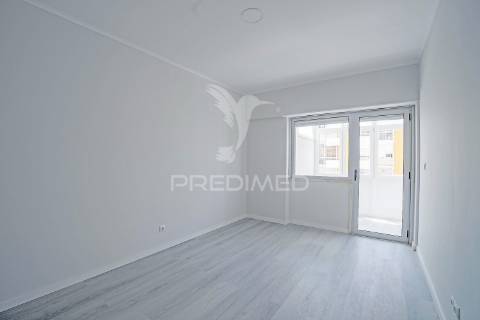 Apartamento t2 totalmente remodelado em oeiras