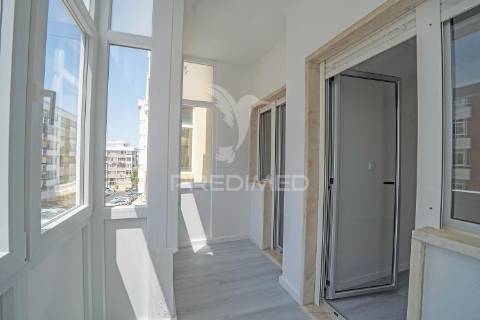 Apartamento t2 totalmente remodelado em oeiras