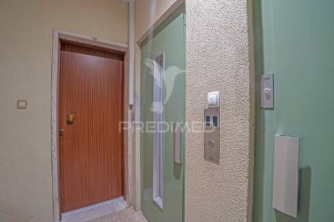 Apartamento t2 totalmente remodelado em oeiras