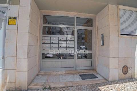 Apartamento t2 totalmente remodelado em oeiras