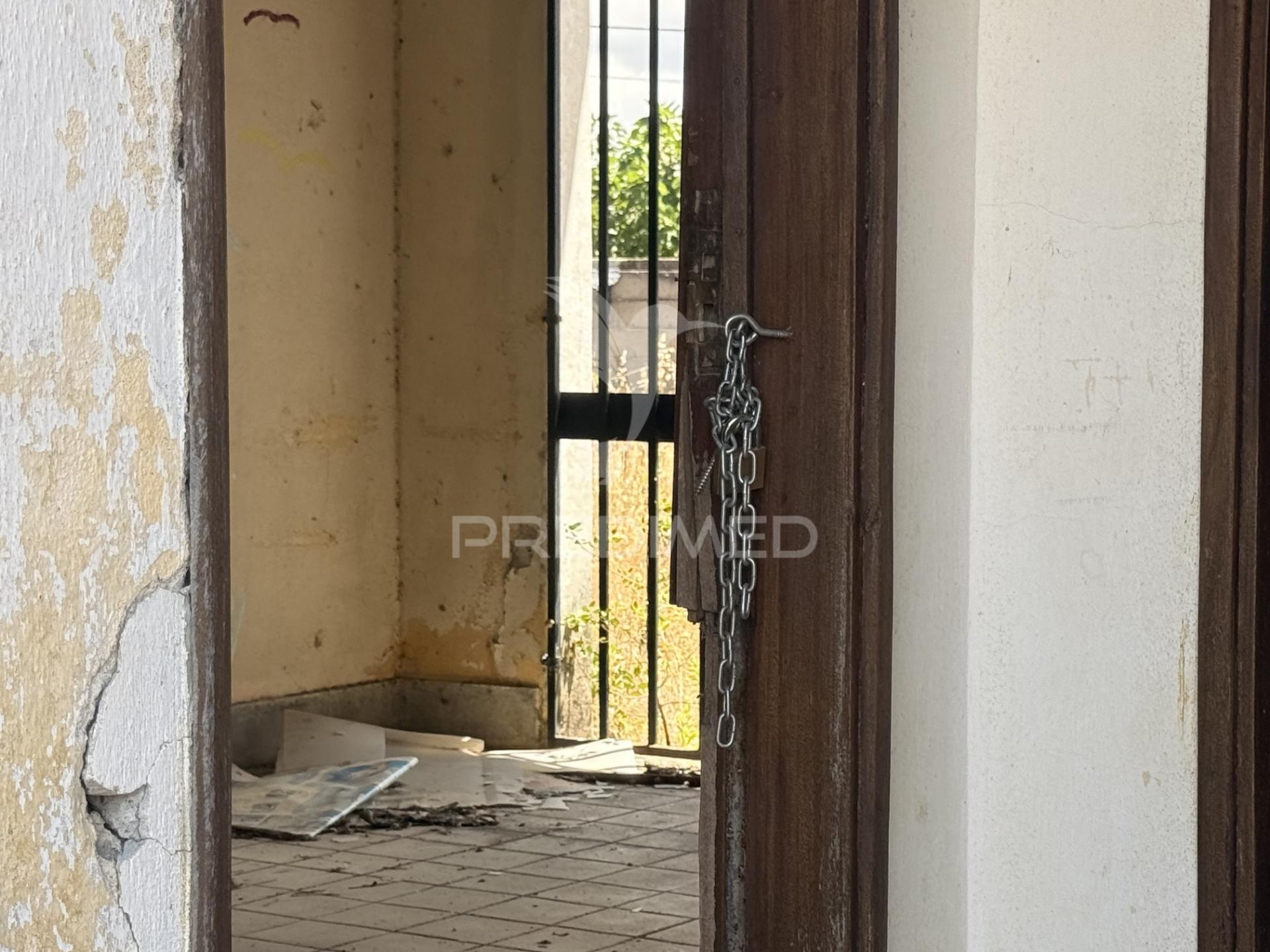 Antiga escola primária com projeto aprovado | lote 1.188 m² | piscina | peralva - tomar
