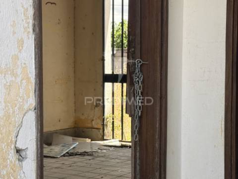 Antiga escola primária com projeto aprovado | lote 1.188 m² | piscina | peralva - tomar