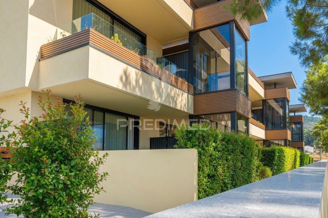 Apartamento t3 duplex novo - condomínio fechado c/piscina
