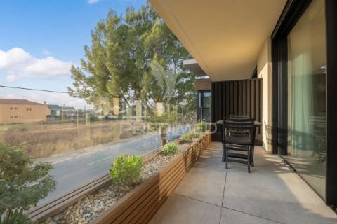 Apartamento t3 duplex novo - condomínio fechado c/piscina