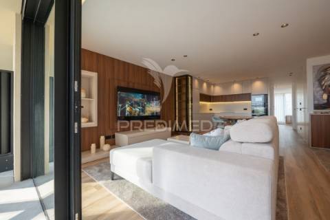 Apartamento t3 duplex novo - condomínio fechado c/piscina