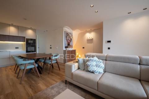 Apartamento t3 duplex novo - condomínio fechado c/piscina