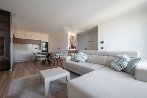Apartamento t3 duplex novo - condomínio fechado c/piscina