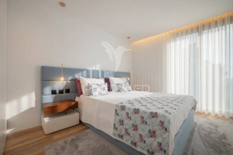 Apartamento t3 duplex novo - condomínio fechado c/piscina