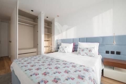 Apartamento t3 duplex novo - condomínio fechado c/piscina
