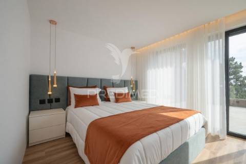 Apartamento t3 duplex novo - condomínio fechado c/piscina