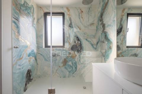 Apartamento t3 duplex novo - condomínio fechado c/piscina