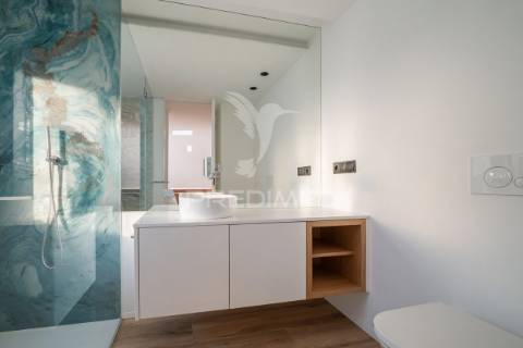 Apartamento t3 duplex novo - condomínio fechado c/piscina