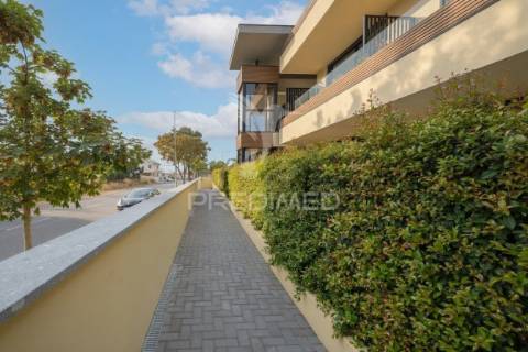 Apartamento t3 duplex novo - condomínio fechado c/piscina