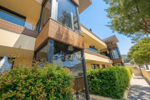 Apartamento t3 duplex novo - condomínio fechado c/piscina