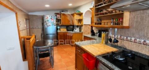 Moradia t2 com piscina | serra de são julião – torres vedras