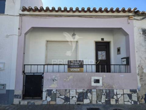 Casa com quintal e anexo