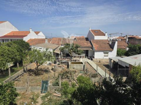 Casa com quintal e anexo