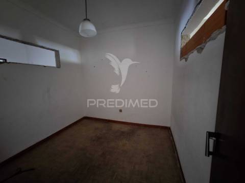 Casa com quintal e anexo