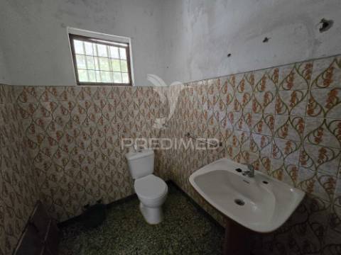 Casa com quintal e anexo