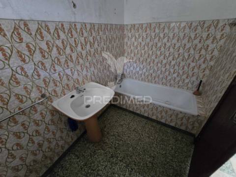 Casa com quintal e anexo
