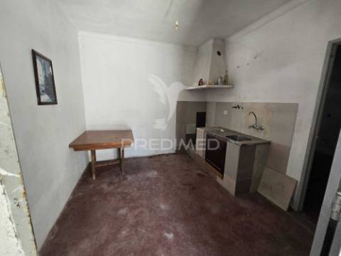 Casa com quintal e anexo