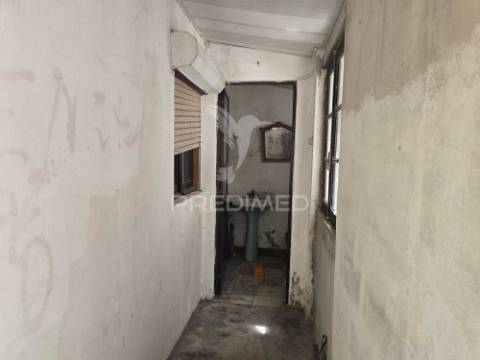 Casa com quintal e anexo